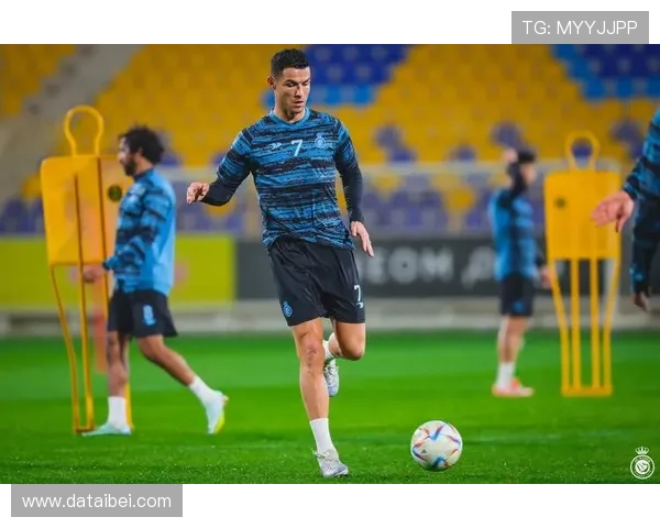 C罗本周二重返利雅得胜利训练场